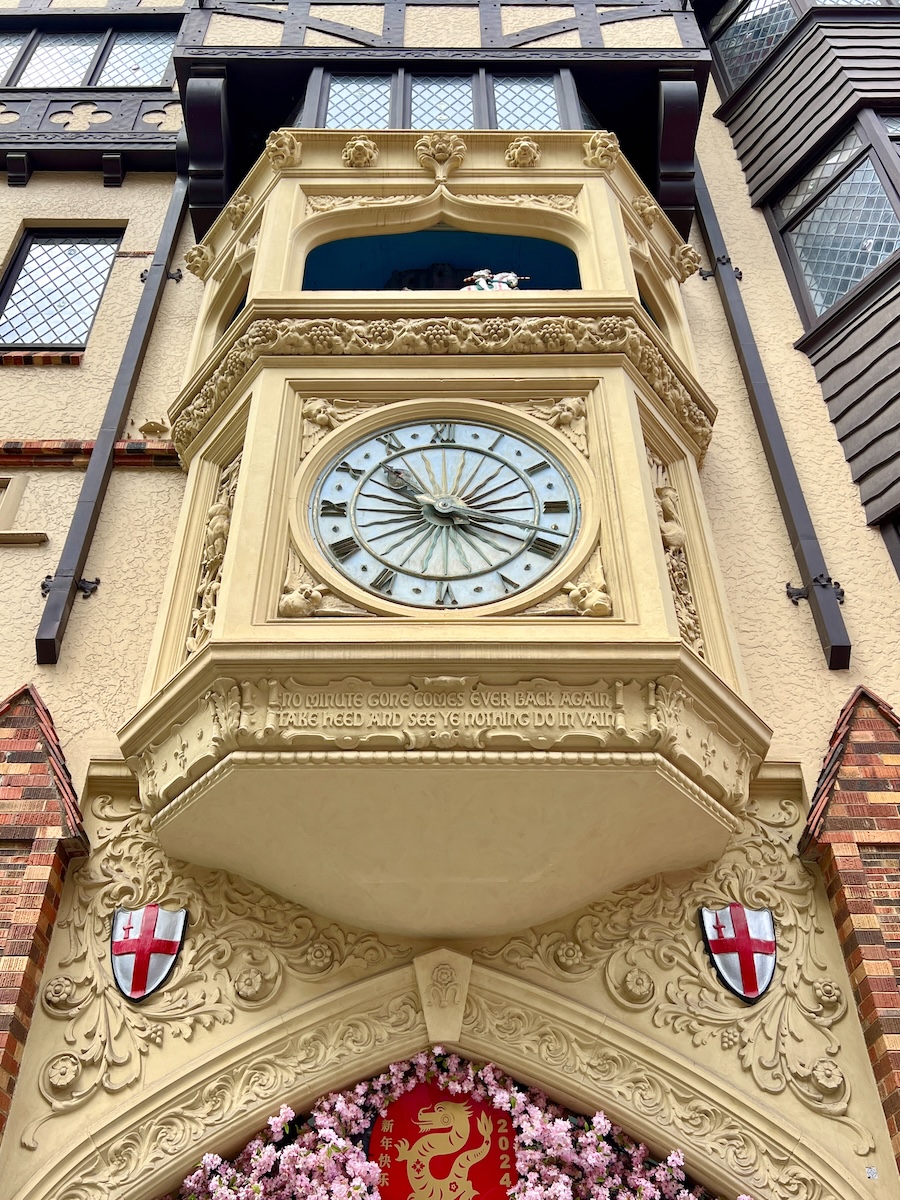 London Court entrance