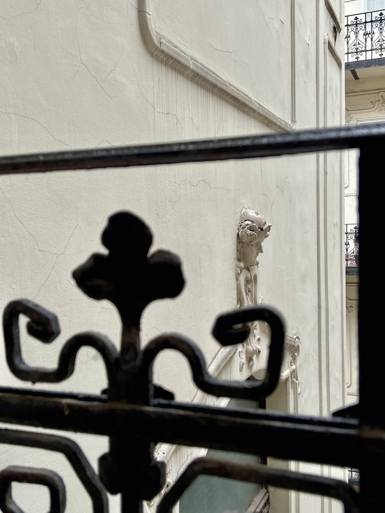 Mascaron at Károly körút 14.