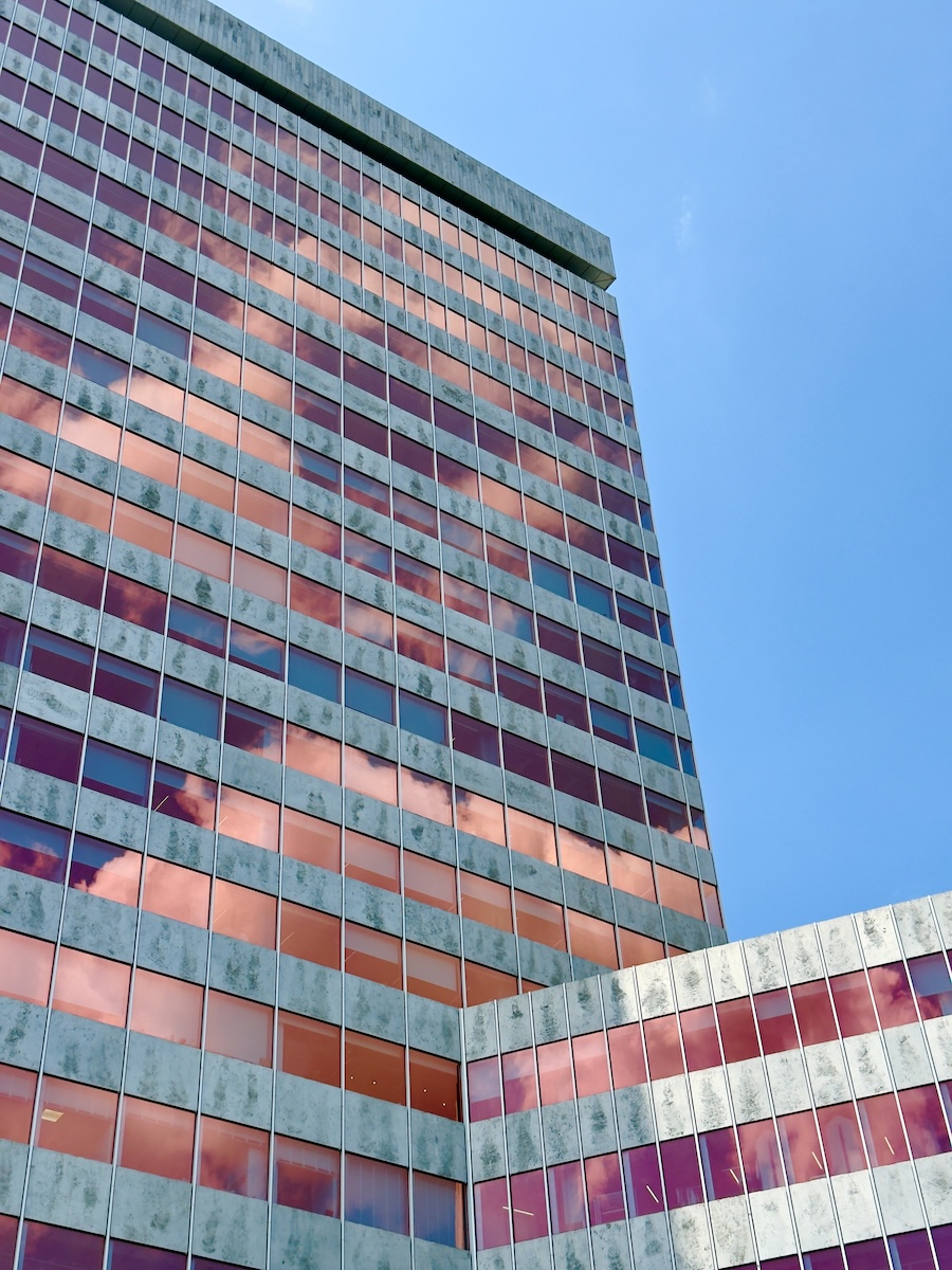 Reflections on Bizkaia building