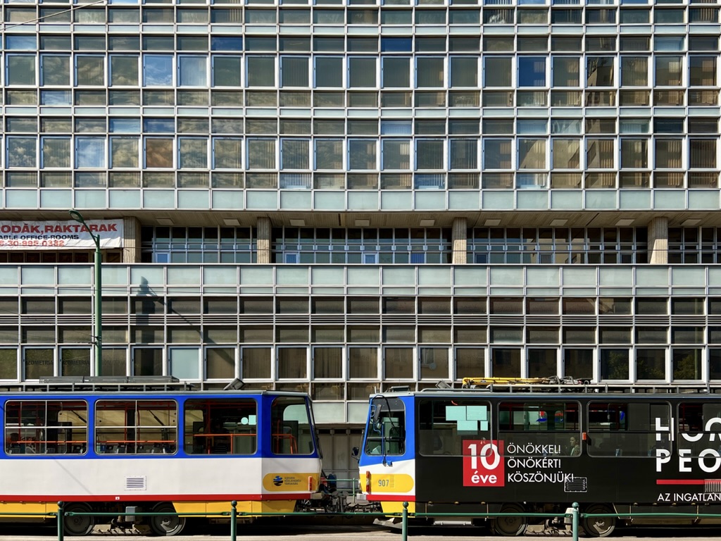 Office building on Kossuth Lajos avenue