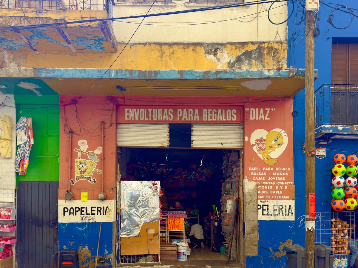 Gift wrapping shop on Calle Gigantes