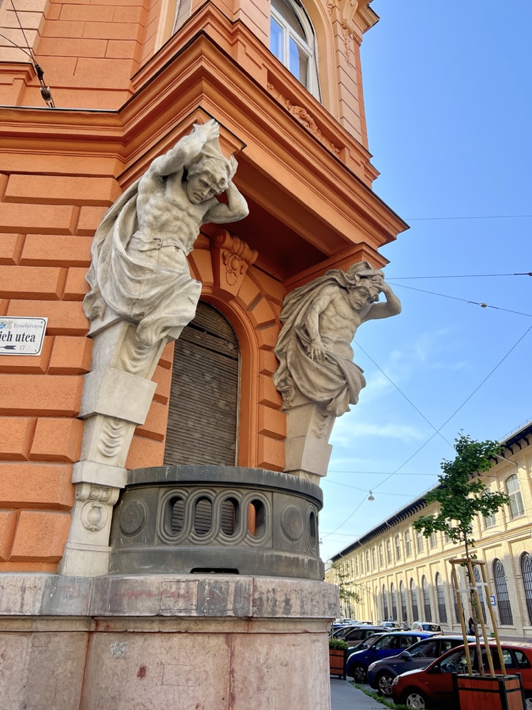 Caryatids at Damjanich utca 20.