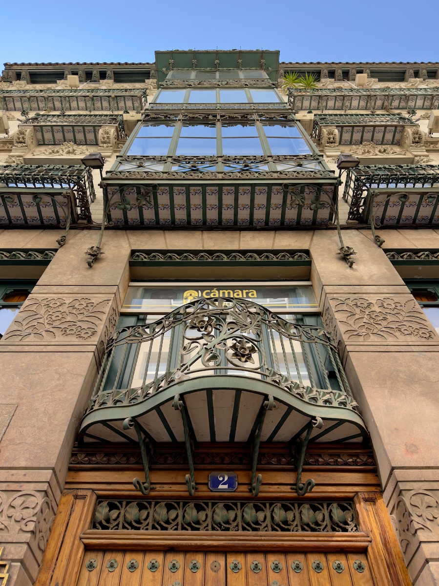Along Calle de Alfonso I