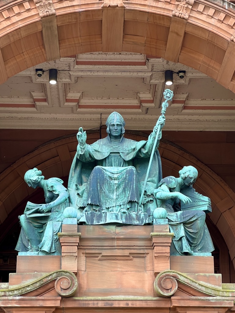 St. Mungo flanked by Art and Music