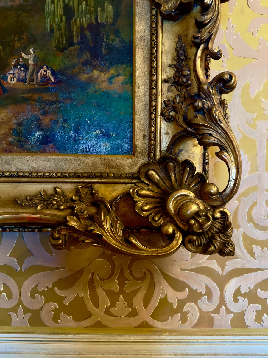 Frame detail in Museo Amparo