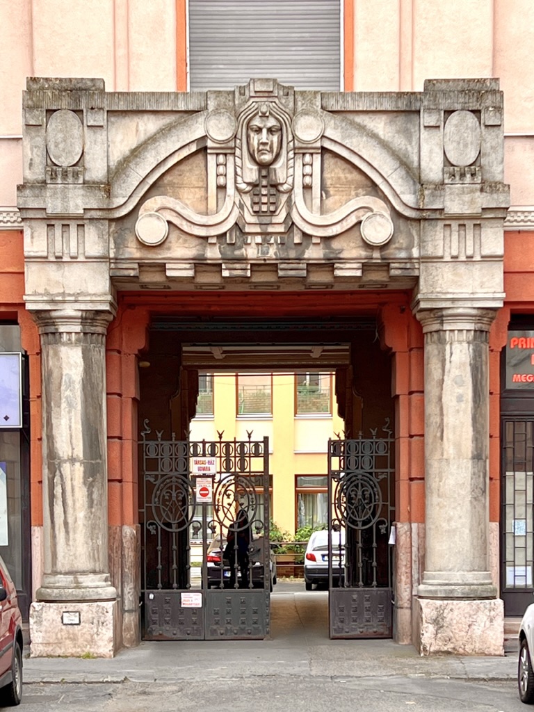 Architectural detail off Feketesas street