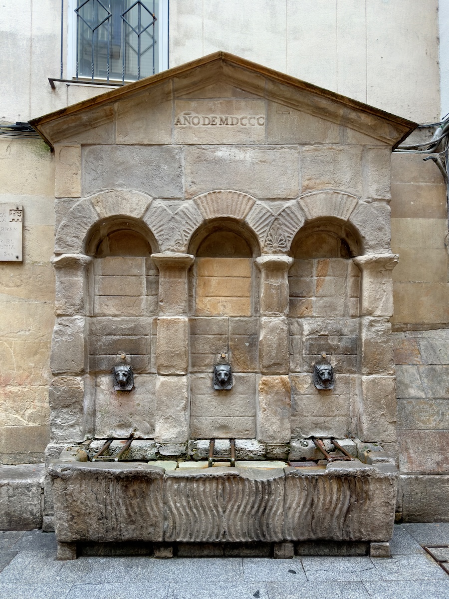 Dog's Fountain in Casco Viejo