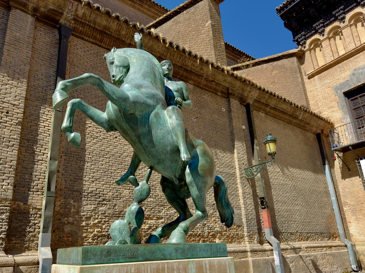 Saludo olimpico: The Classis Athlete by Pablo Gargallo