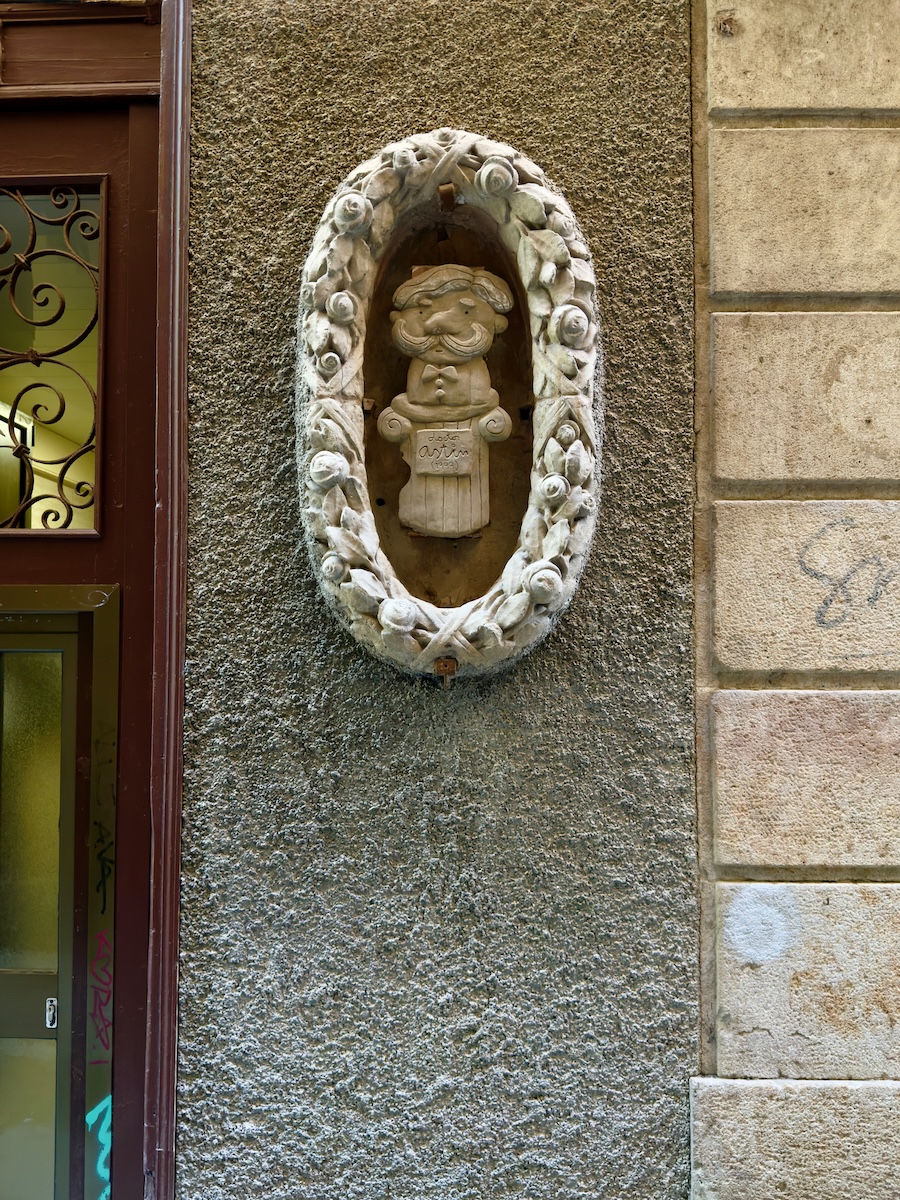 Doctor Astin on Carrer dels Abaixadors