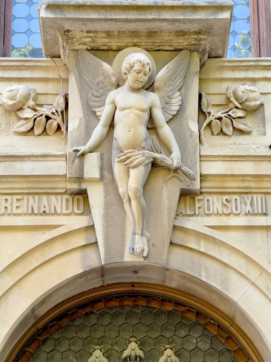 On Plaza de los Sitios
