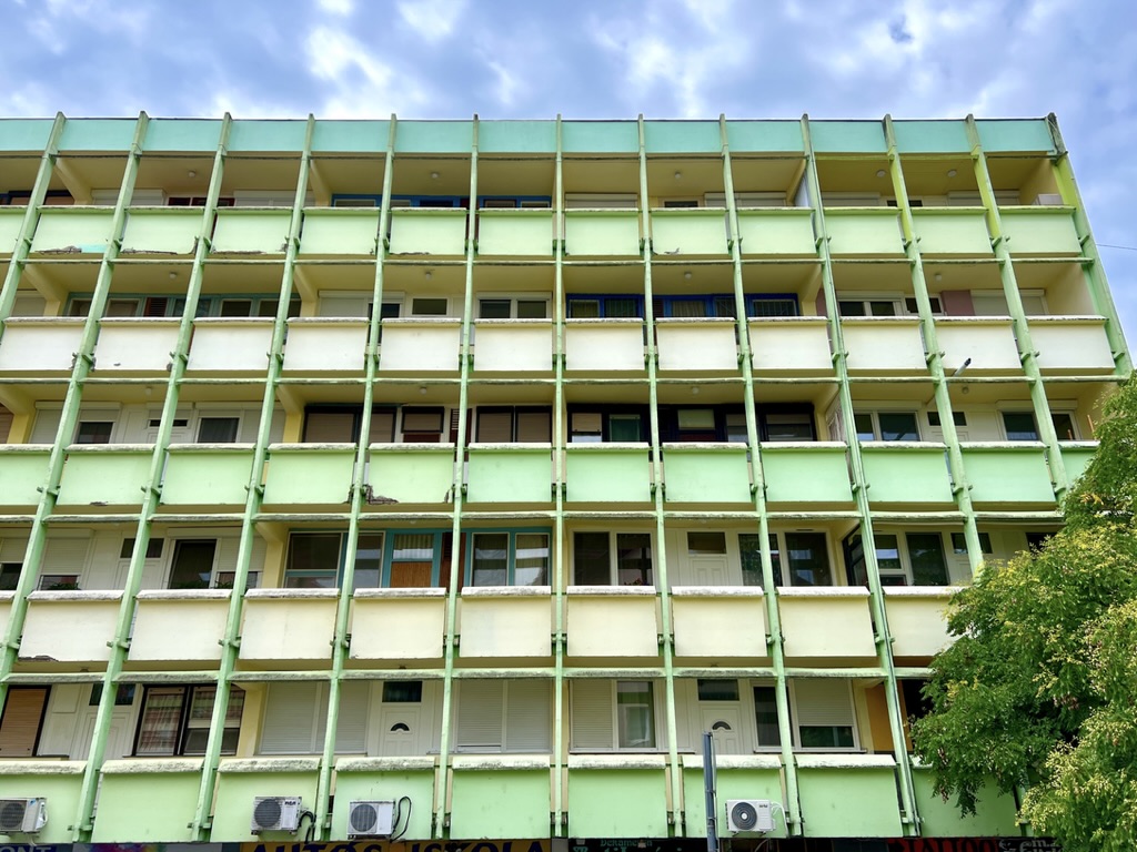 Apartment block on Vitéz street
