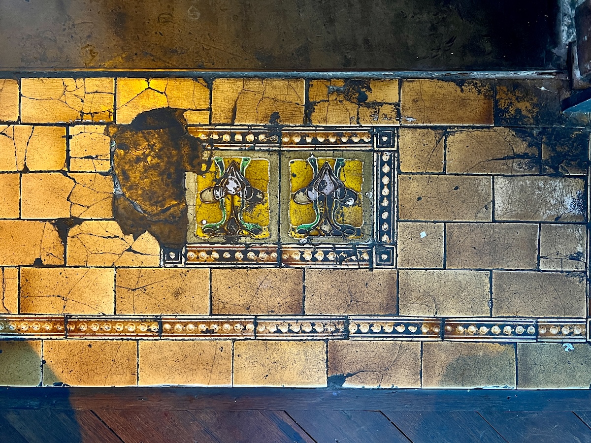 The Royal Hotel, detail