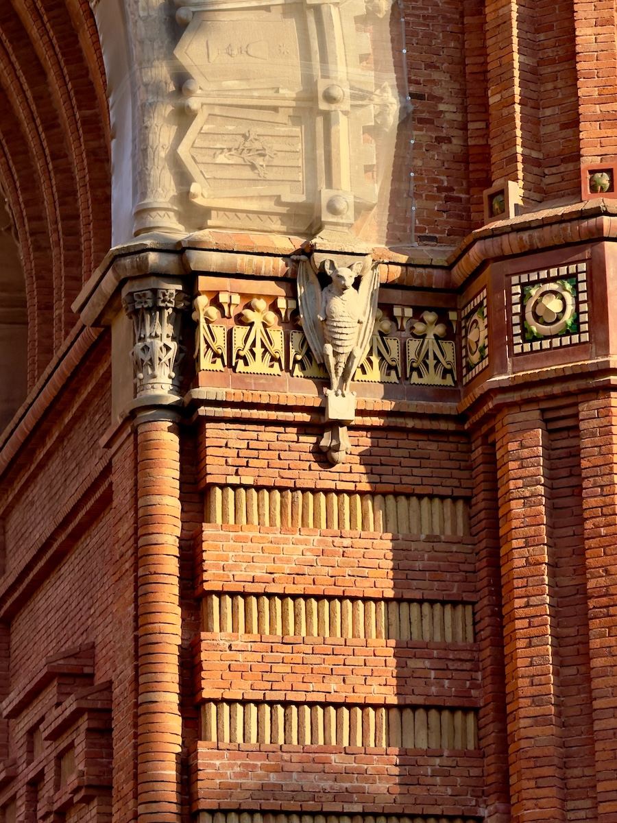 Bat emblem on the Arc de Triomf