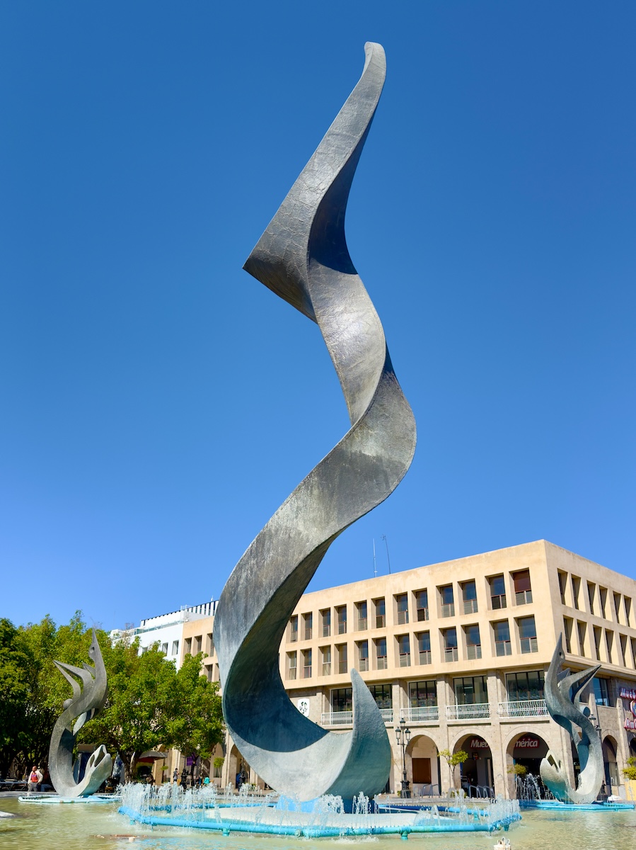 Inmolación de Quetzalcóatl sculputer in Plaza de Tapatía