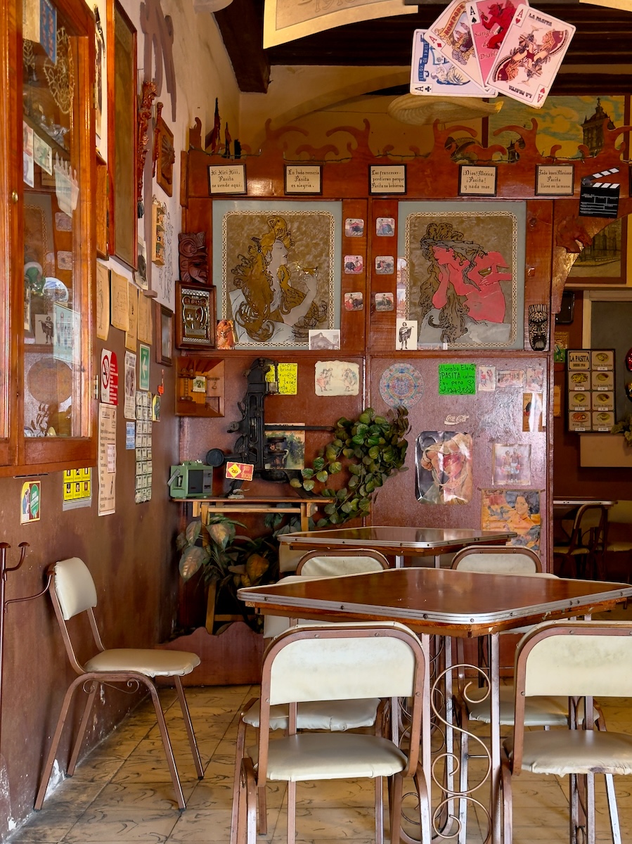 Inside La Pasita