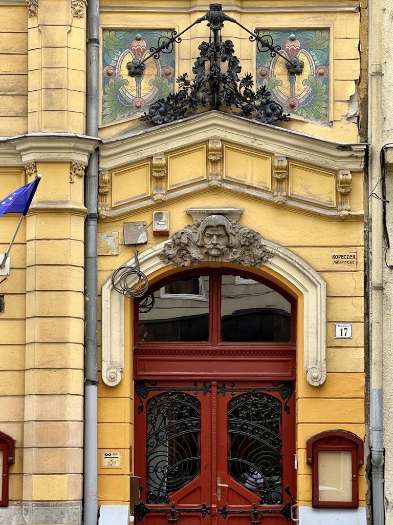 Door at Wesselényi utca 17.