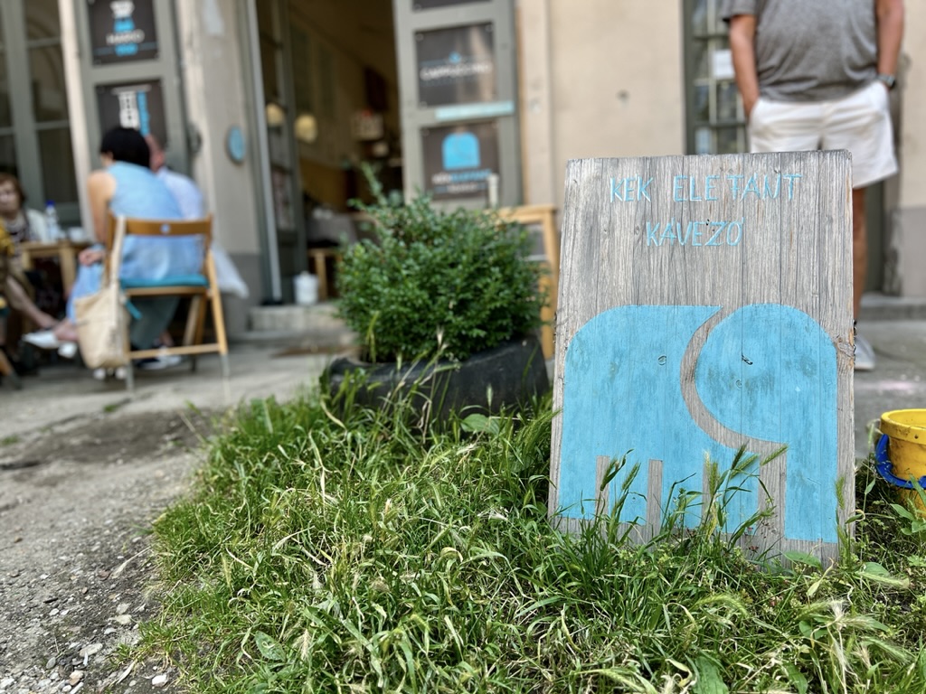 Kék Elefánt coffee off Klauzál square