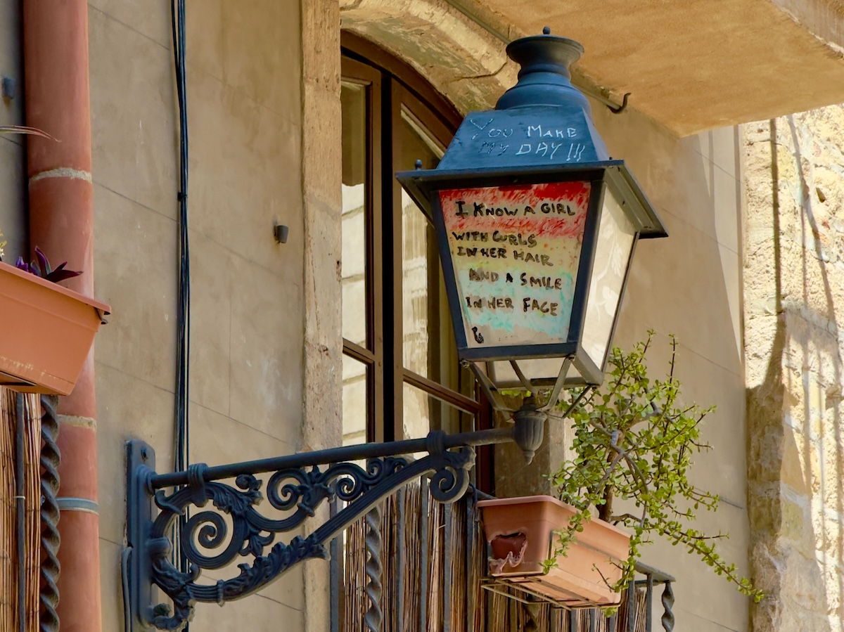 Street lamp graffiti