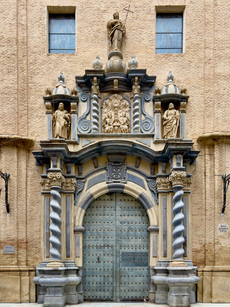 Iglesia de San Felipe y Santiago el Menor door