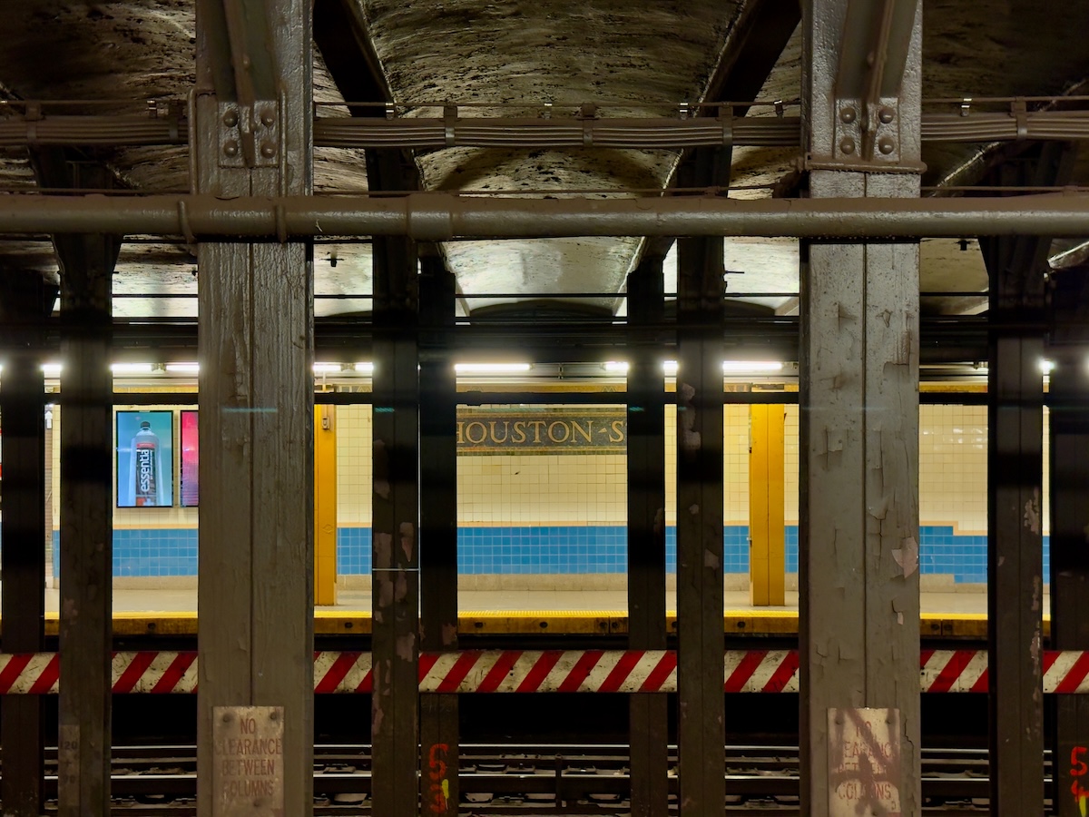 Houston St Station