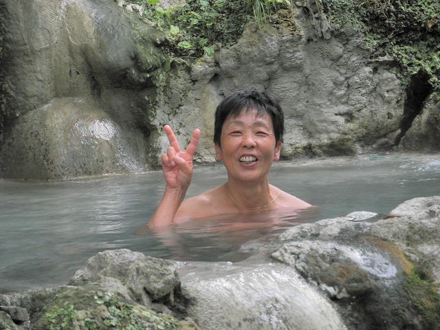 2010/09/21　岩尾別温泉　三段の湯　ホテル地の涯は建っている。（三段の湯は「ホテル地の涯」前にある）
