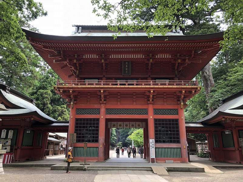 日本三大楼門の一つに数えられる楼門は、高さ約13m、（重文）