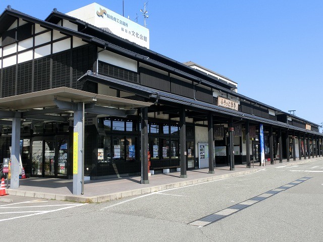 2013/05/08　石川県 輪島市「輪島 」　廃止された のと鉄道の旧輪島駅の駅前広場を活用している。