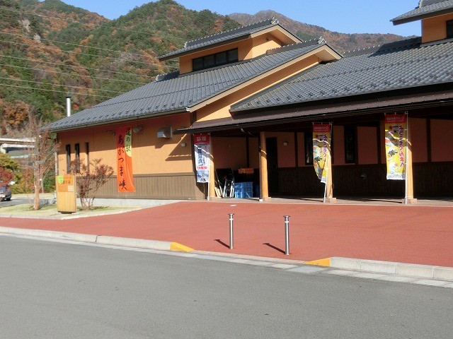 2014/11/10　群馬県 東吾妻町「あがつま峡」 10月11日オープンしたての新しい道の駅です。日帰り温泉「天狗の湯」も併設。吾妻渓谷散策の起点になります。