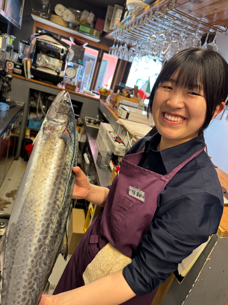 ４月から当店で頑張ってくれる梨央ちゃん　笑顔が良い♪