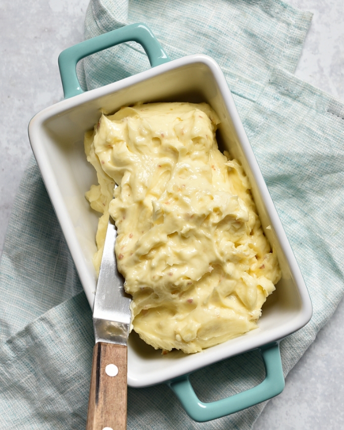Geröstete Knoblauchbutter. Aus dem Airfryer. mix dich glücklich