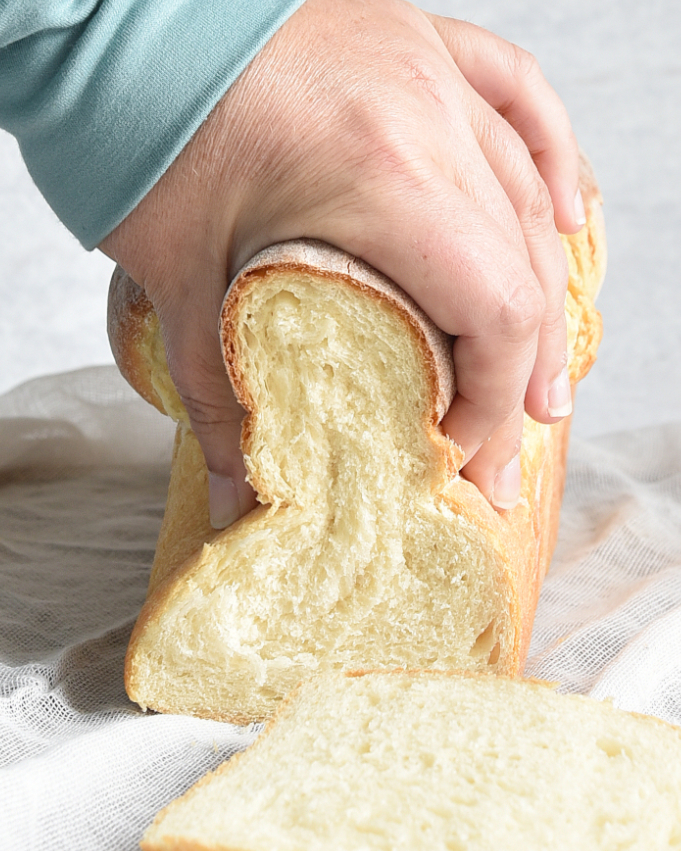 super softes Toastbrot, das sich zusammendrücken lässt