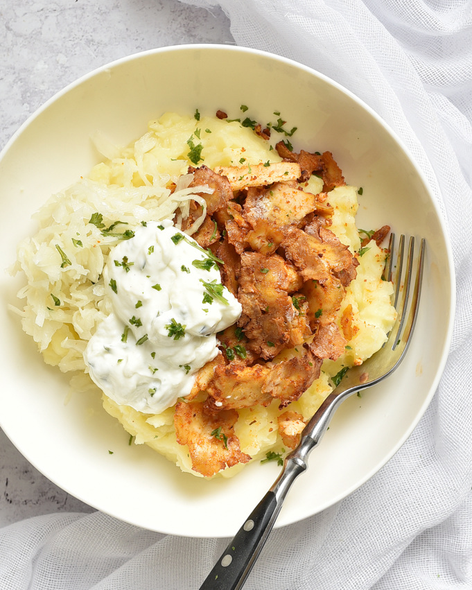 Kartoffelbrei Döner Style mit Krautsalat und Tzatziki