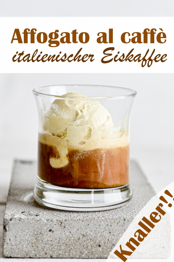 Affogato al caffè, italienischer Eiskaffee, Espresso mit 1 großen Kugel Eis 