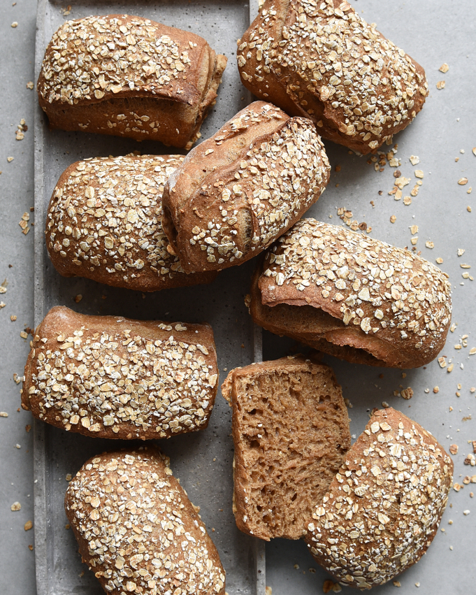 Schwarzbrötchen mit wenig Hefe über Nacht Thermomix