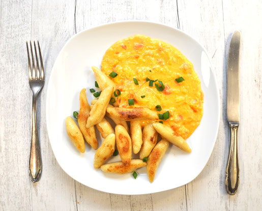 Schupfnudeln selbst gemacht mit Lauch Tomaten Soße vegetarisch aus dem Thermomix vegan möglich