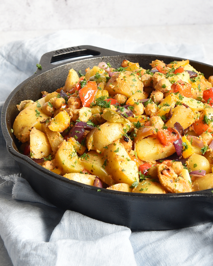 Orientalische Kartoffelpfanne mit Paprika und Kichererbsen