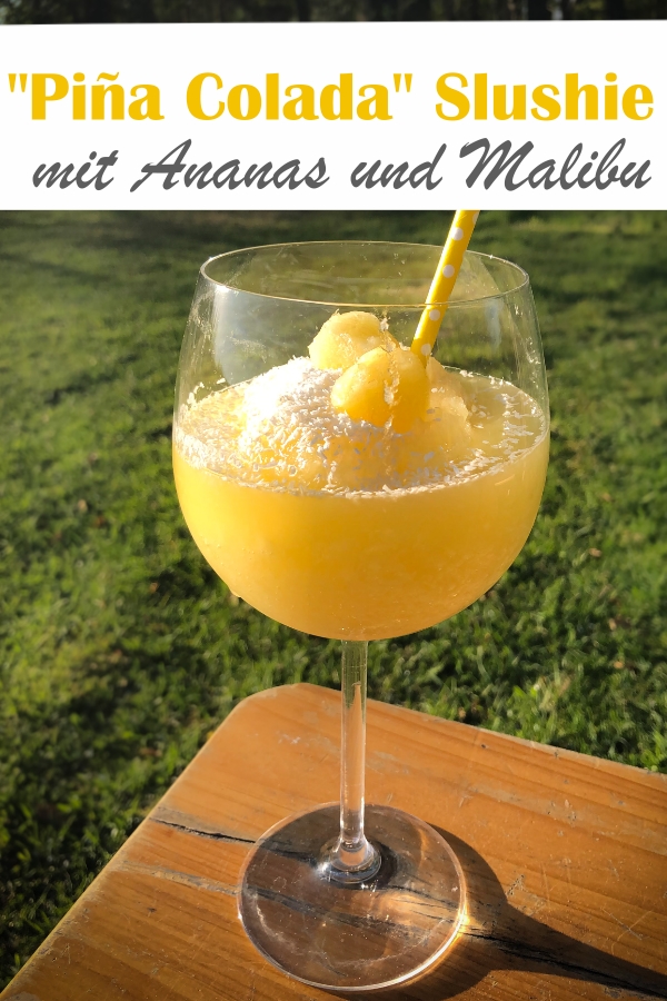Pina Colada Slushie, gefrorene Ananas gemixt mit Eiswürfeln, Ananassaft, Malibu - ein fantastisches Getränk für deine Terrasse, im Thermomix oder im Mixer ruck zuck gemacht