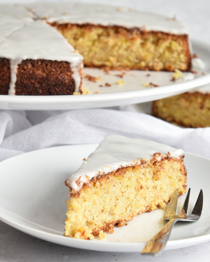 Gelbe Bete Kuchen mit Zitronenzuckerguss