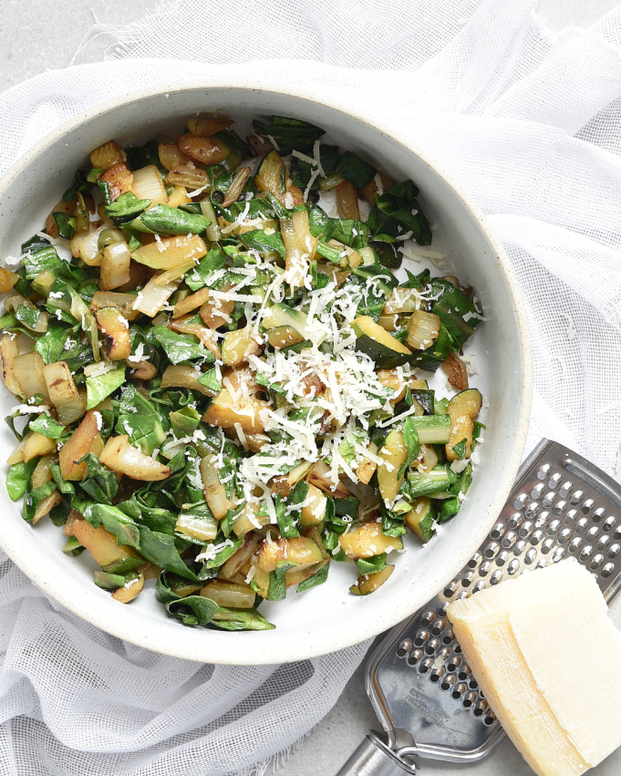 Zucchini Mangold Gemüse Rezept aus der Pfanne mit Parmesan