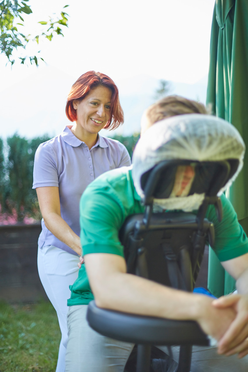 Chair Massage effektive und nachhaltige Gesundheitsförderung am Arbeitsplatz