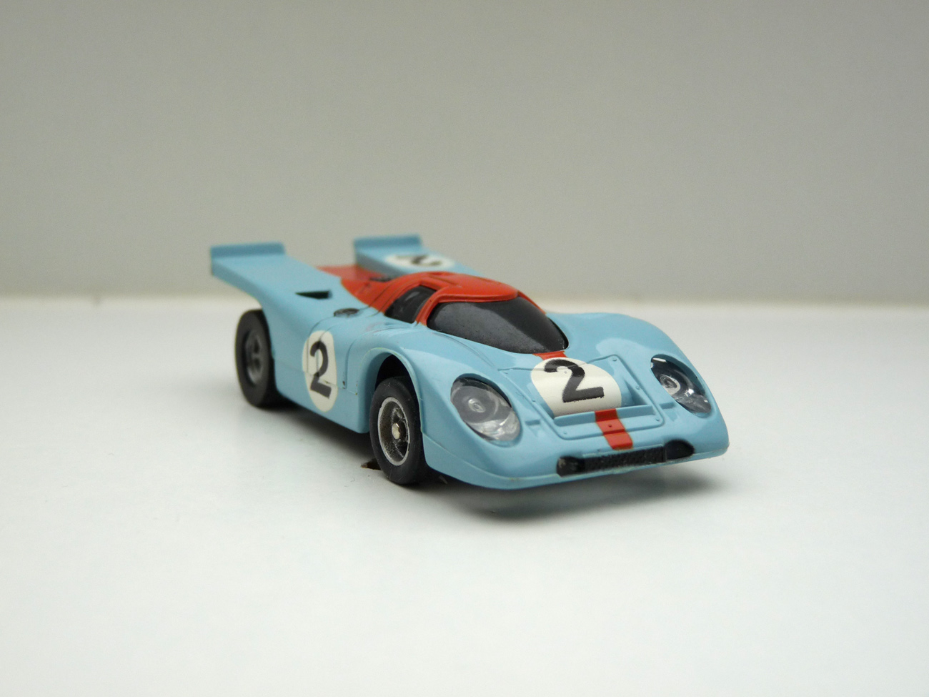 AURORA AFX Porsche 917 hellblau/orange "Gulf" #2 - schwarze Scheibe