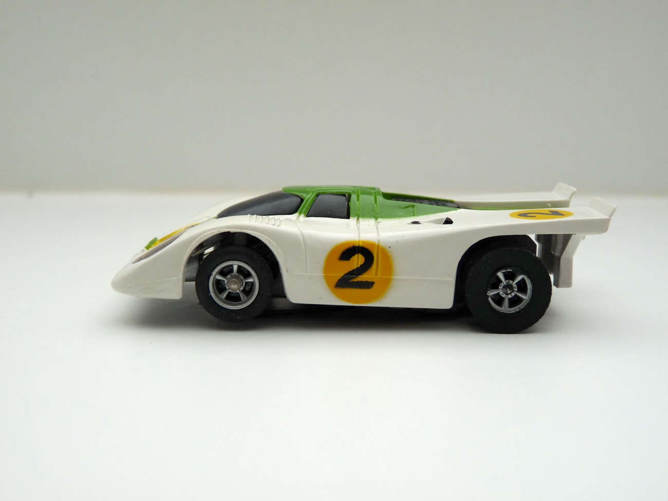 AURORA AFX Porsche 917k weiß/grün #2 -schwarze Scheibe