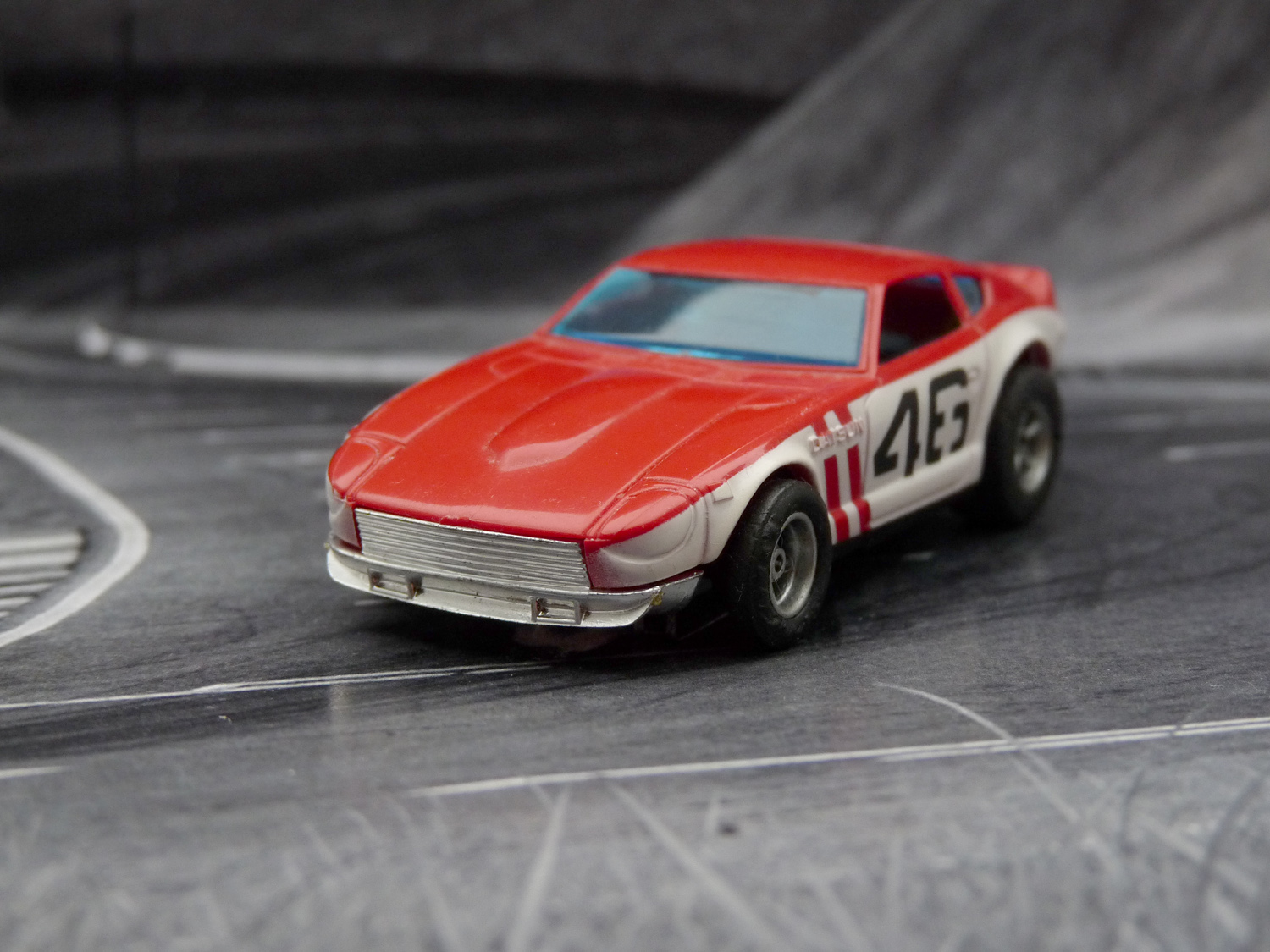 AURORA AFX G-Plus Bre Datsun 240Z rot / weiß mit roter Streifen #46