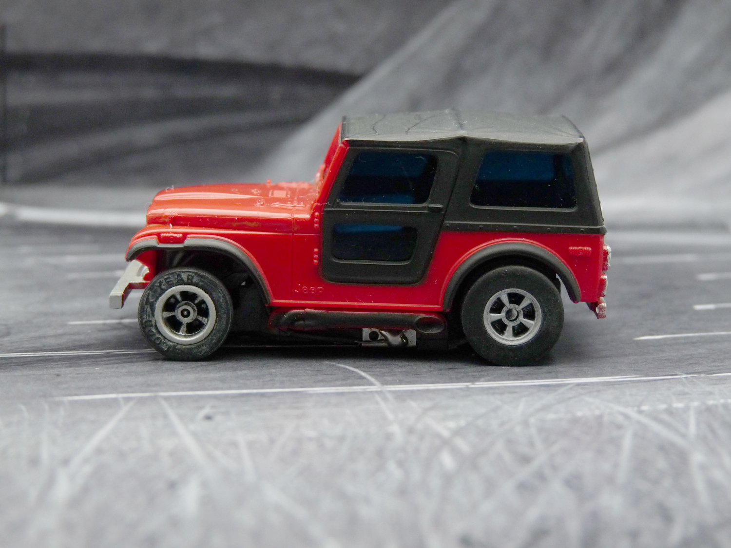 AURORA AFX Jeep CJ-7 rot