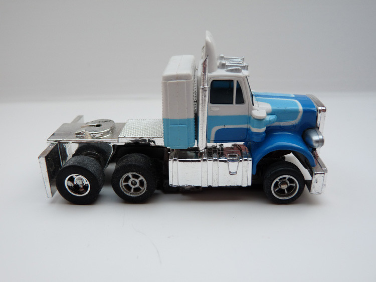 AURORA AFX Peterbilt Truck weiß/blau/hellblau