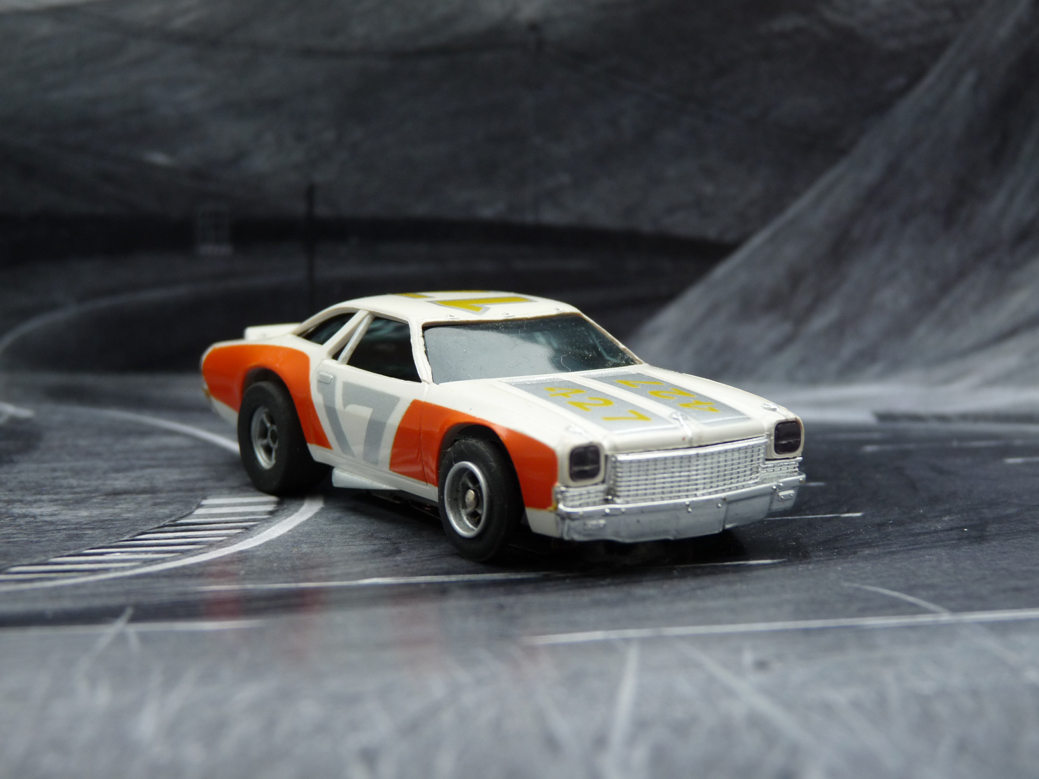 AURORA AFX Chevelle Stocker weiß-orange-silber mit Licht #17