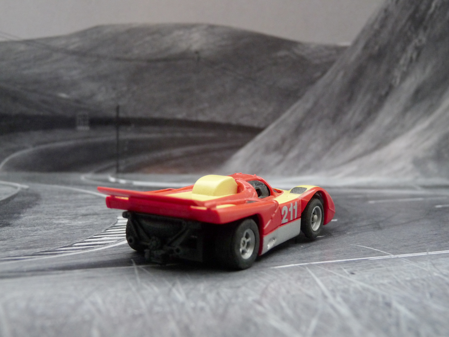 AURORA AFX Ferrari 512M rot/gelb/silber #211