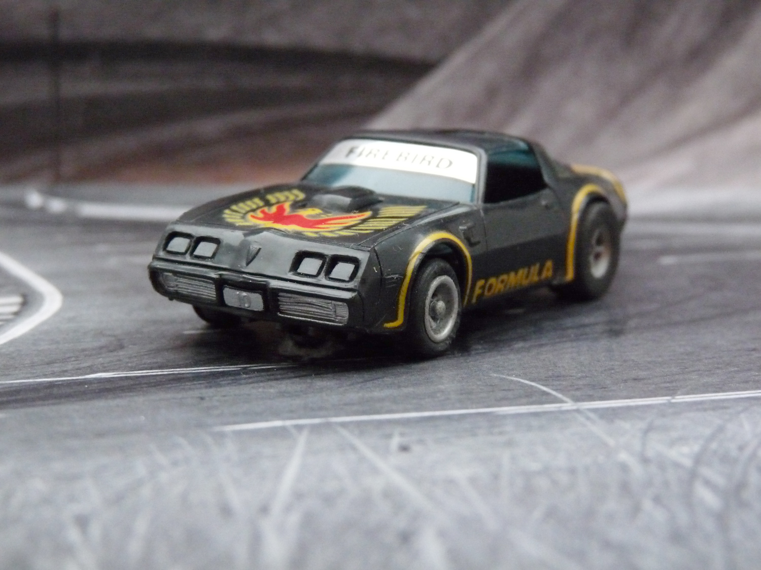 AURORA AFX Firebird schwarz/gold/roter Vogel