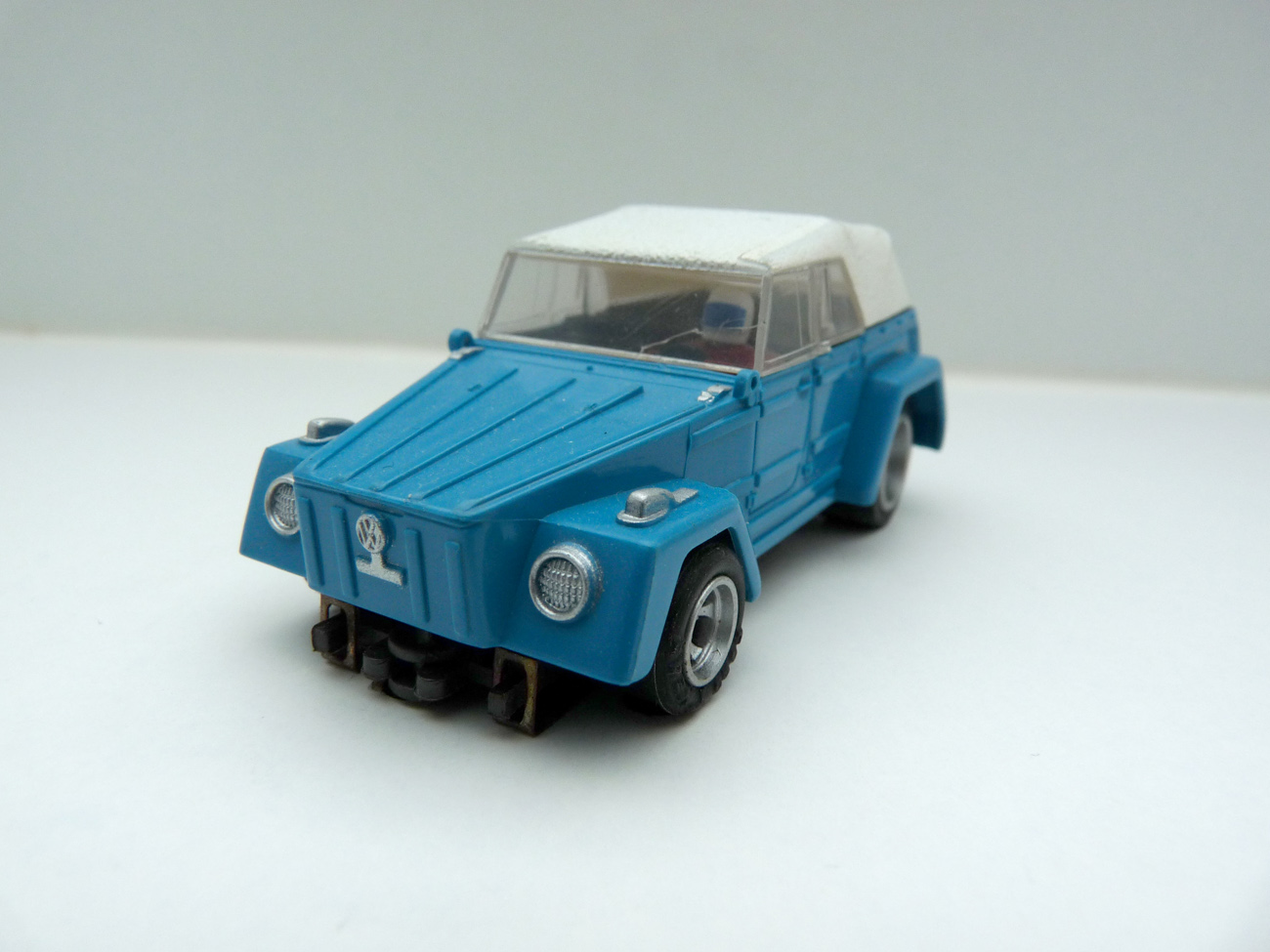 AURORA AFX VW Thing / Kübel hellblau -weißes Dach #1936