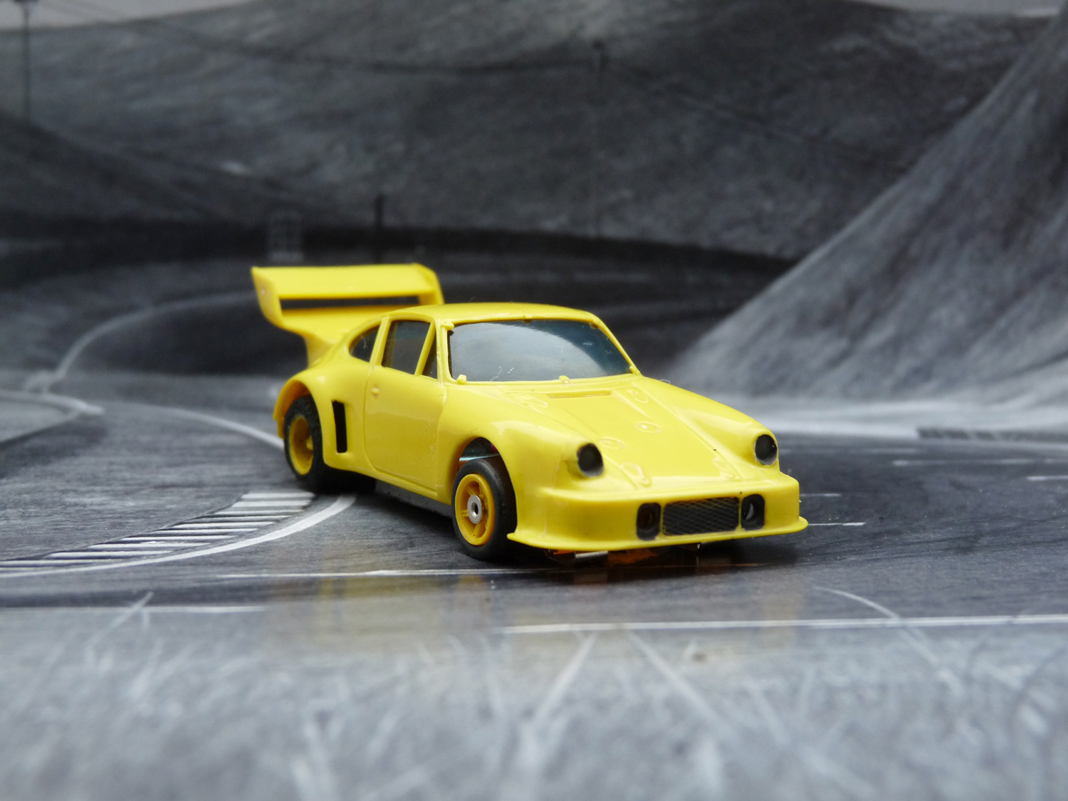 AURORA AFX Porsche 934 gelb